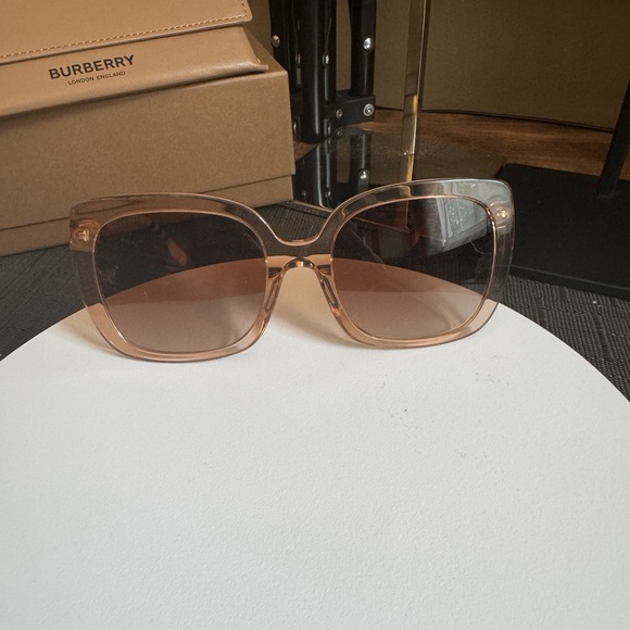 BNIB Authentic Burberry BE4323 “Caroll” Sunglasses-Peach/Gradient Brown/Nova Chk - Picture 6 of 17